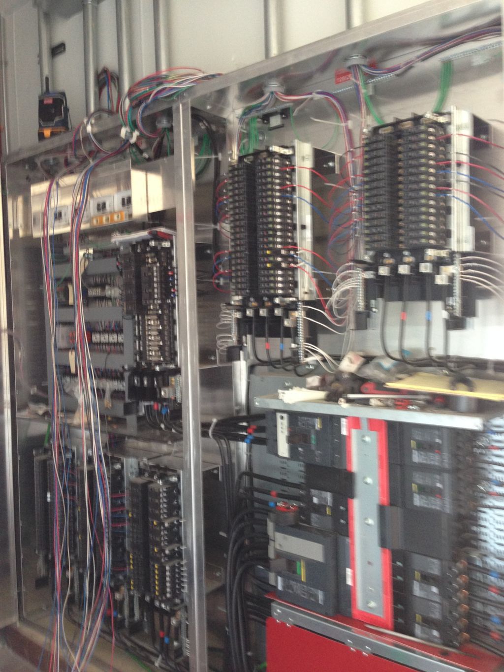 800 Amps Penera Bread Service Panel.