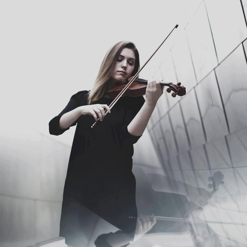Emily Violinist and Violin Teacher