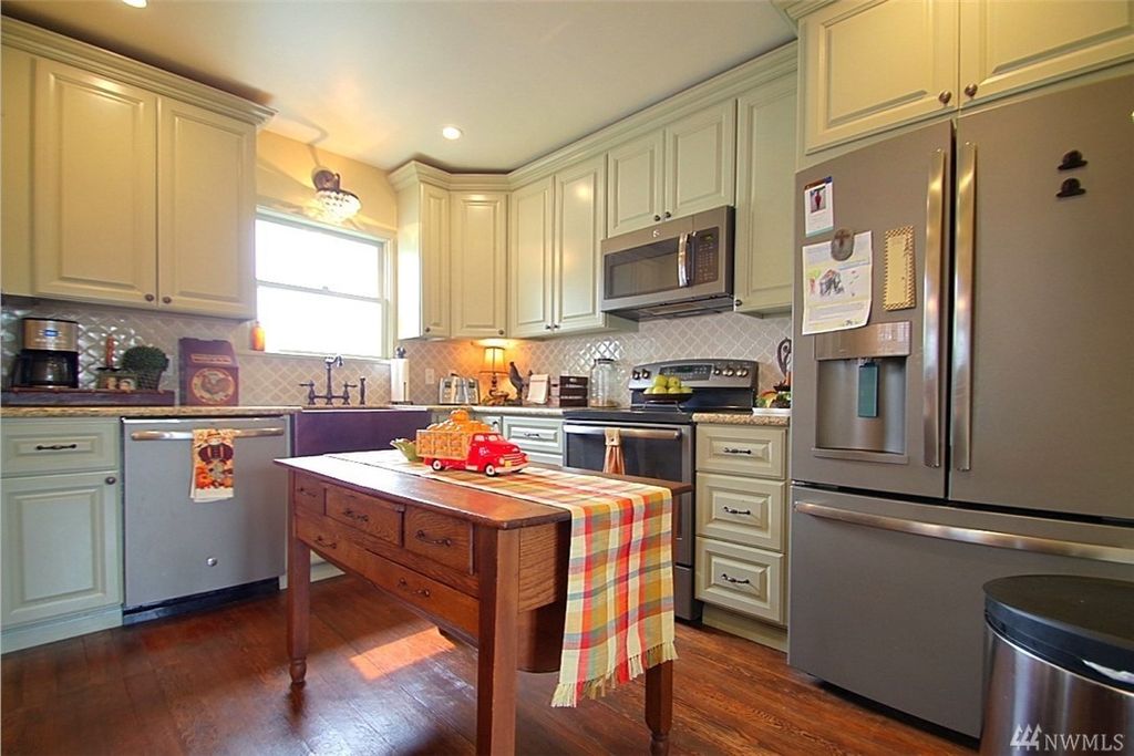 Kitchen Cabinets.