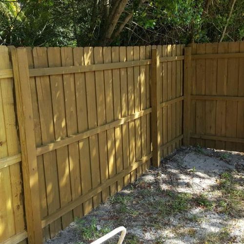Fence & rolling gate installation and staining 