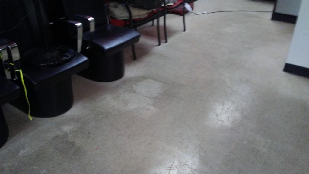 Boutique before strip and wax 
