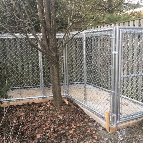 customized chain-link dog kennel 