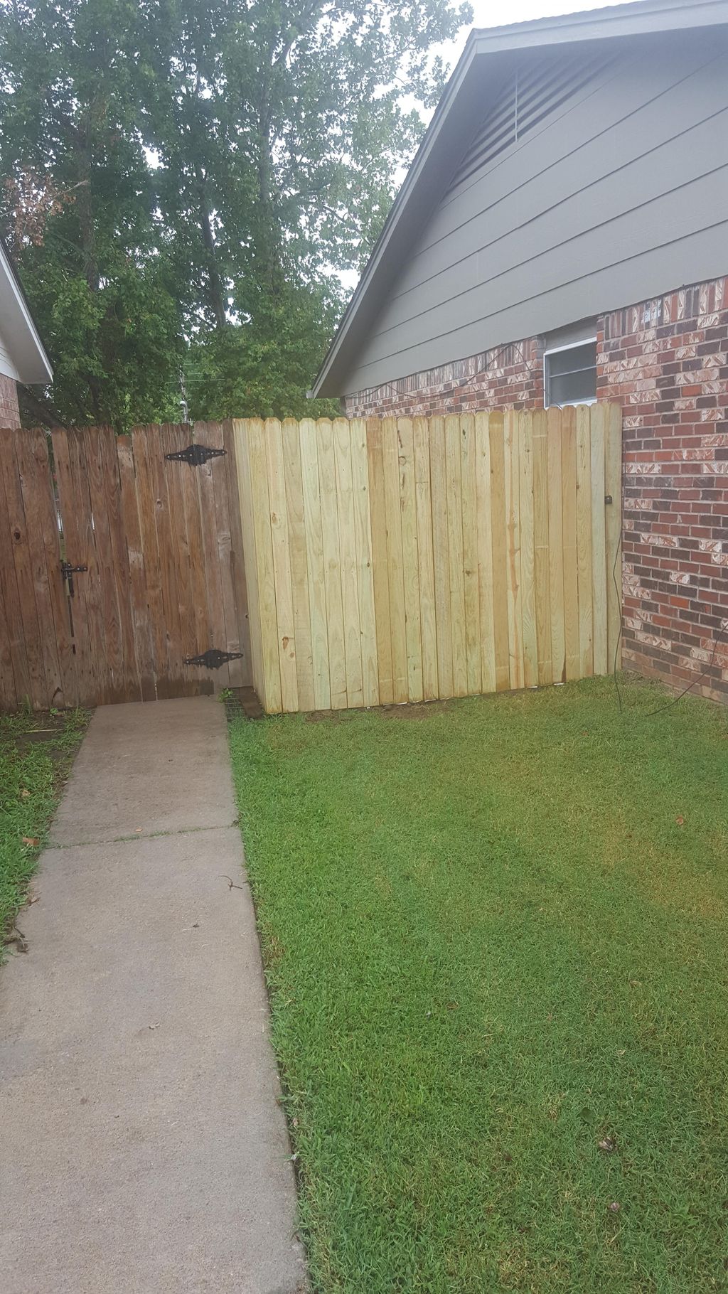 Broken Arrow Fence