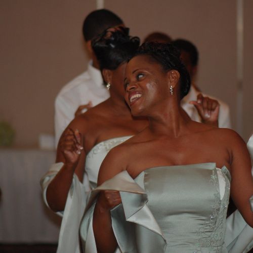 The Sister of the Bride gets her lean on at Anjele