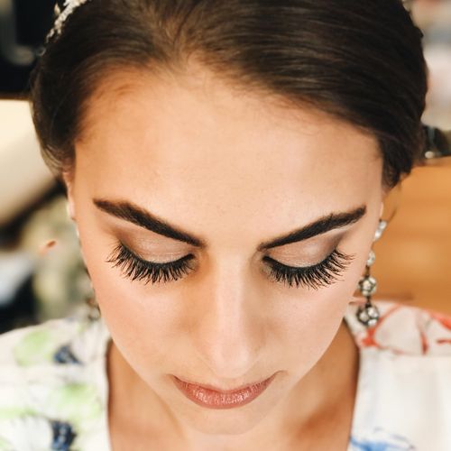 Wedding makeup and individual lashes
