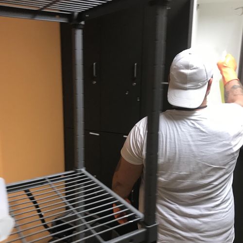 Cleaning of the back of the house employee lockers