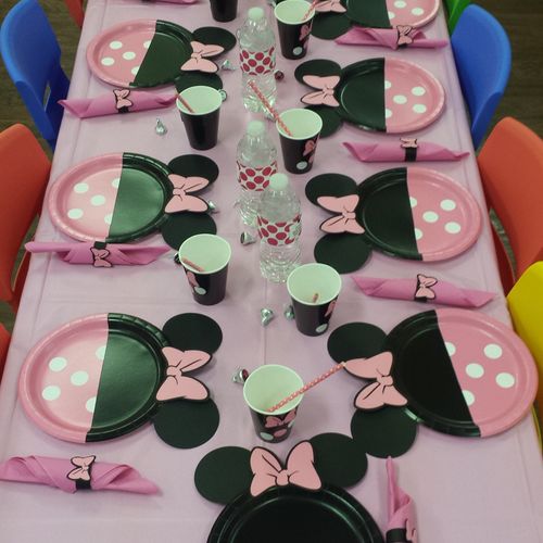 Minnie Mouse Party Table Setting