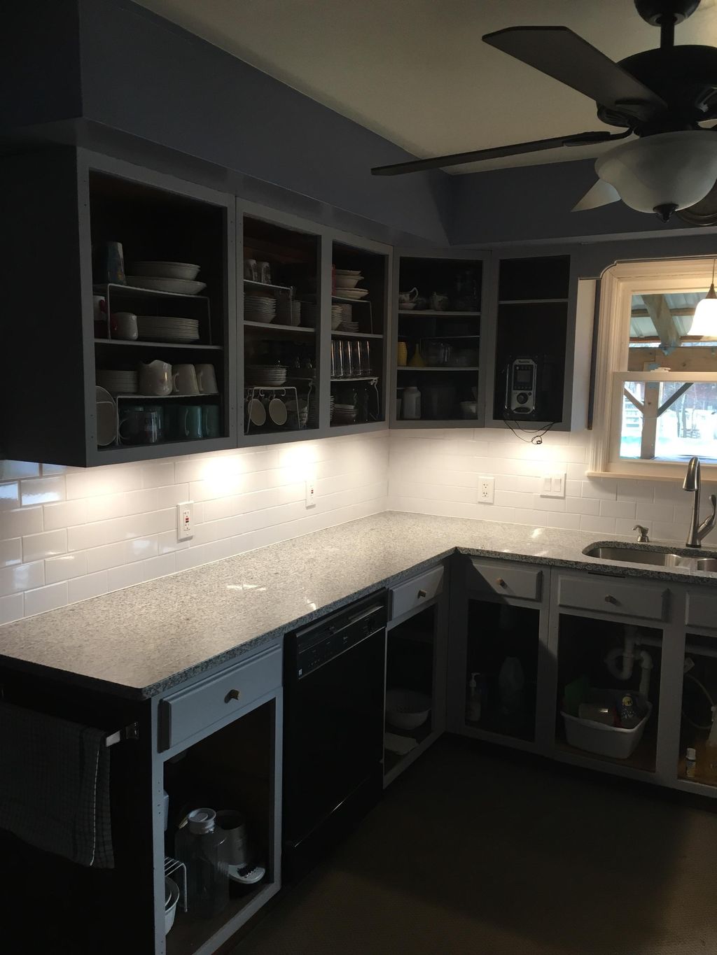 Tiled backsplash and under cabinet lighting. Great