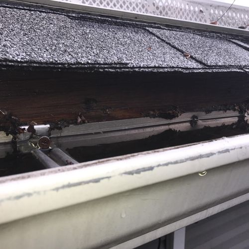 The wrong way to hang a gutter without drip edge..