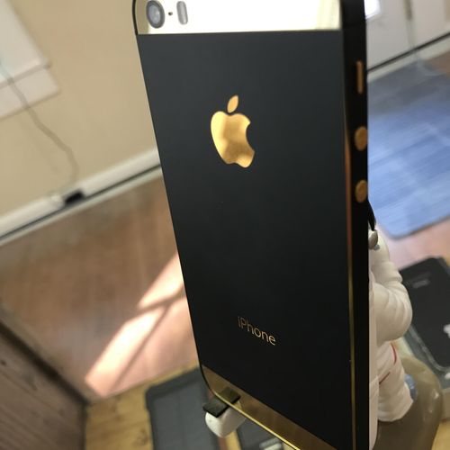 Matte black and gold iPhone built by JuiceBox Repa