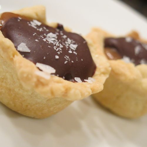 Spicy salted caramel shortbread tarts with a choco