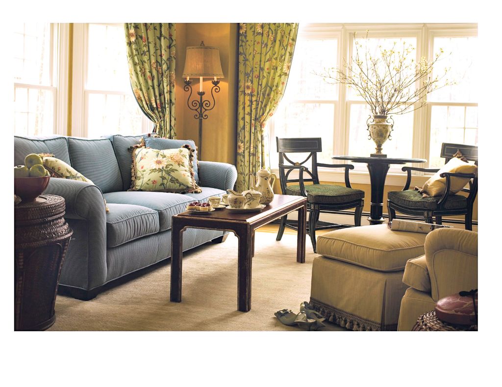 Cheerful living space for casual, yet elegant gath