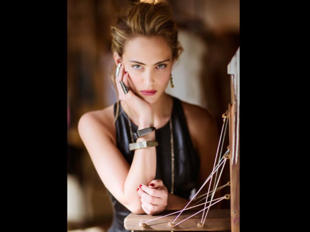 Nora Arnezeder