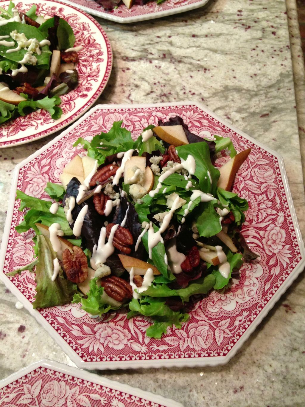 Mixed Greens with Caramelized Pears and Pecans Wit