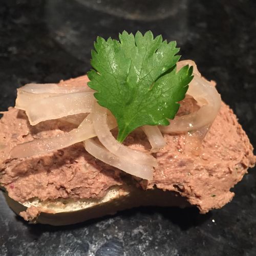 Chicken liver mouse with horseradish and pickled o