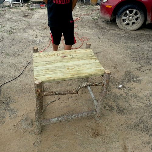 Rough cut and natural table. Great for outdoor or 