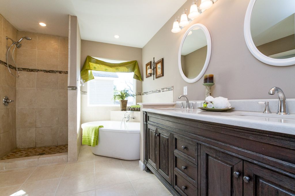 Luxurious master bath