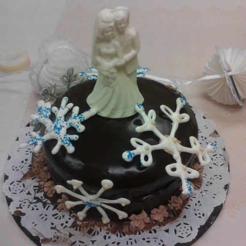 Created Cake, Topper & Snowflakes for a December W