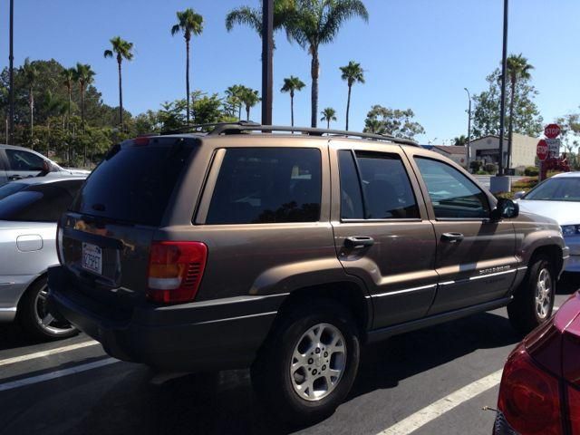 I will arrive at your location in this vehicle.