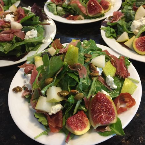 Harvest Salad with fresh figs, goat cheese, mixed 