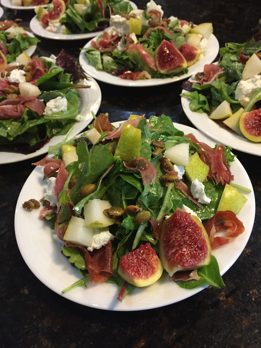 Harvest Salad with fresh figs, goat cheese, mixed 