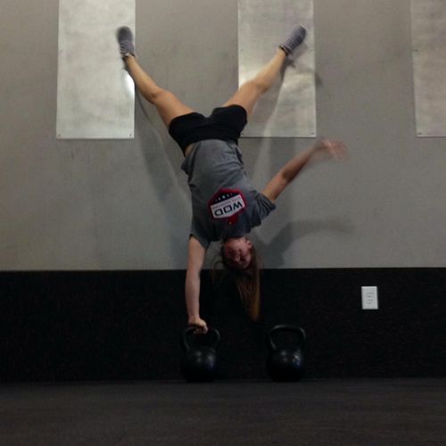 1 Arm KB Hand Stand