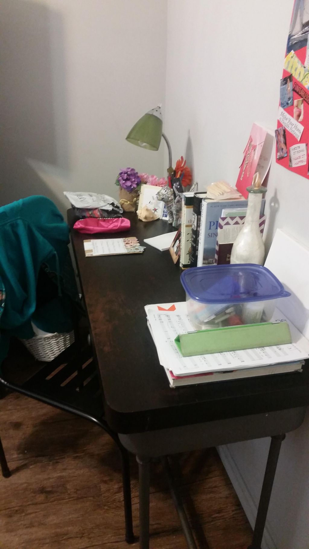 A clutter free and clean study space is ready for 