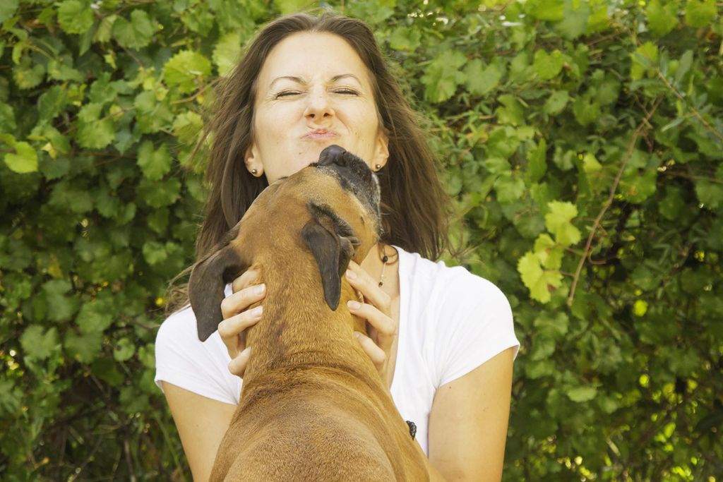 Slobbery smooches with "Harlee"!