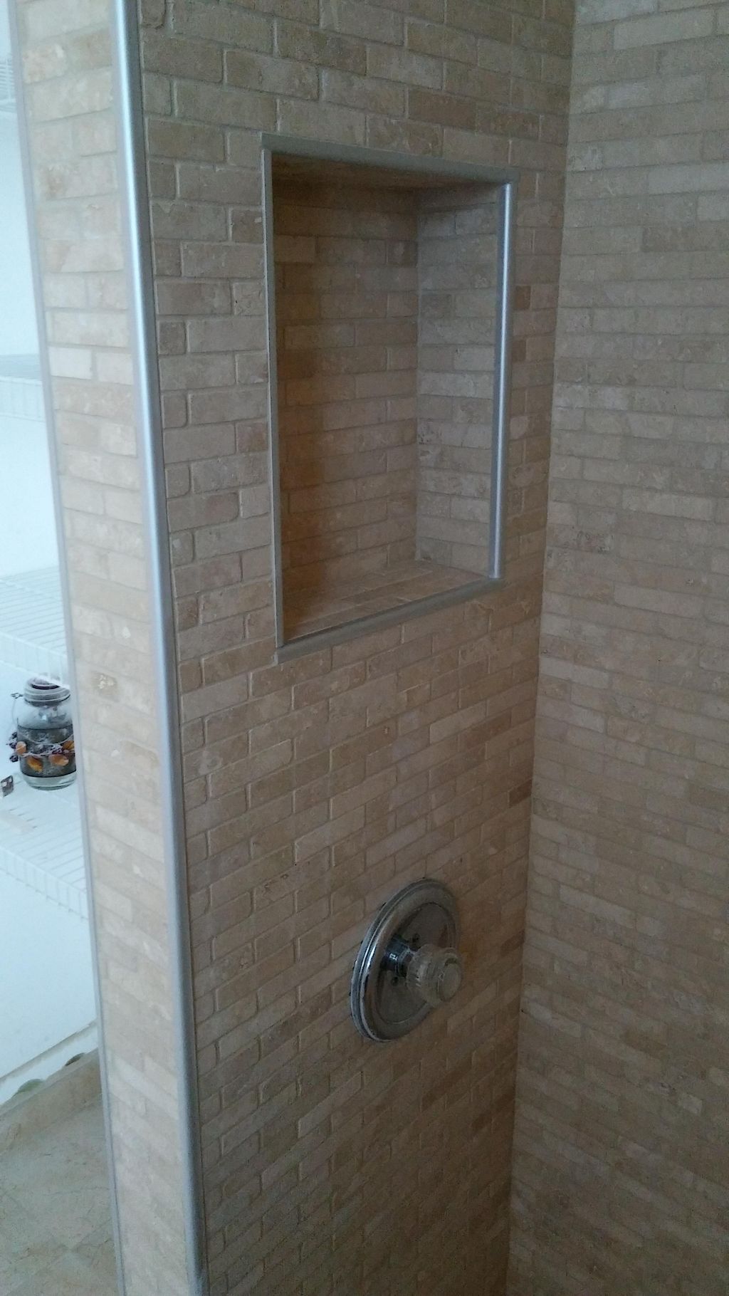 nitch and wall w/ metal edges nice round and smoot