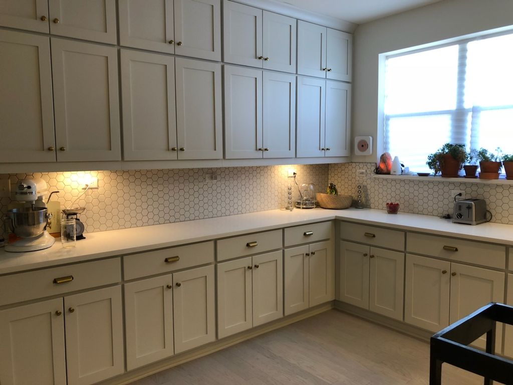 Installed cabinet door handles and drawer pulls 