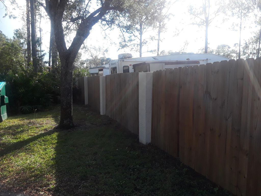 Fence after pressure clesning