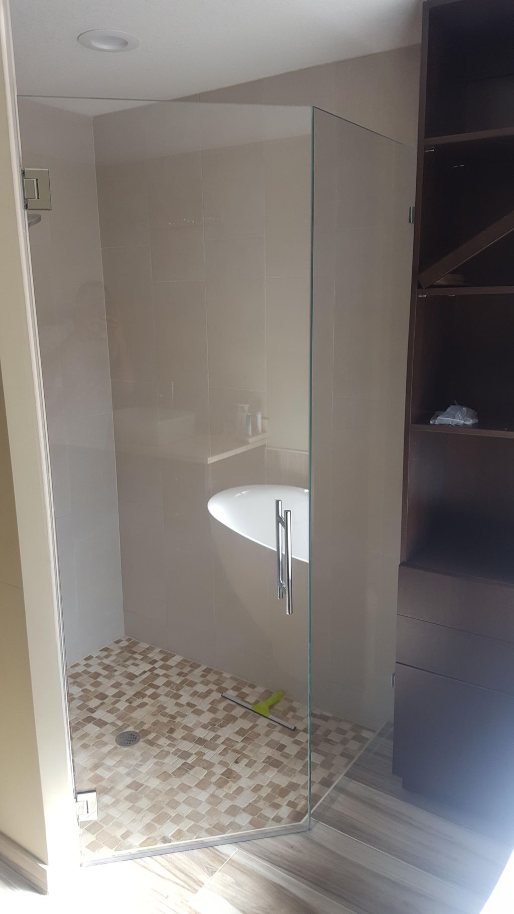 frameless shower 135°