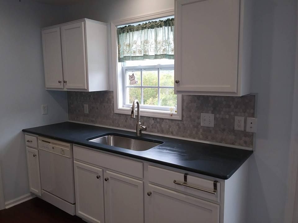 Another photo of the finished kitchen update by Mi