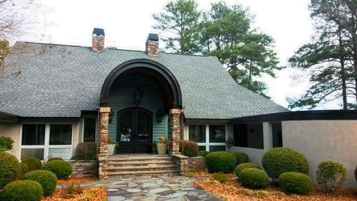 A beautiful lakefront home we roofed