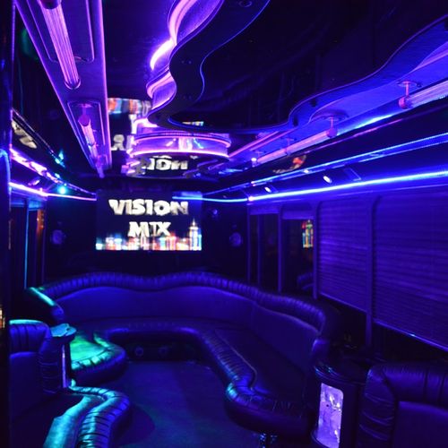 Limo Party Bus 30/32 pax