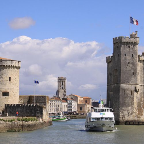 L'entrée du vieux port de La Rochelle

Je suis de 