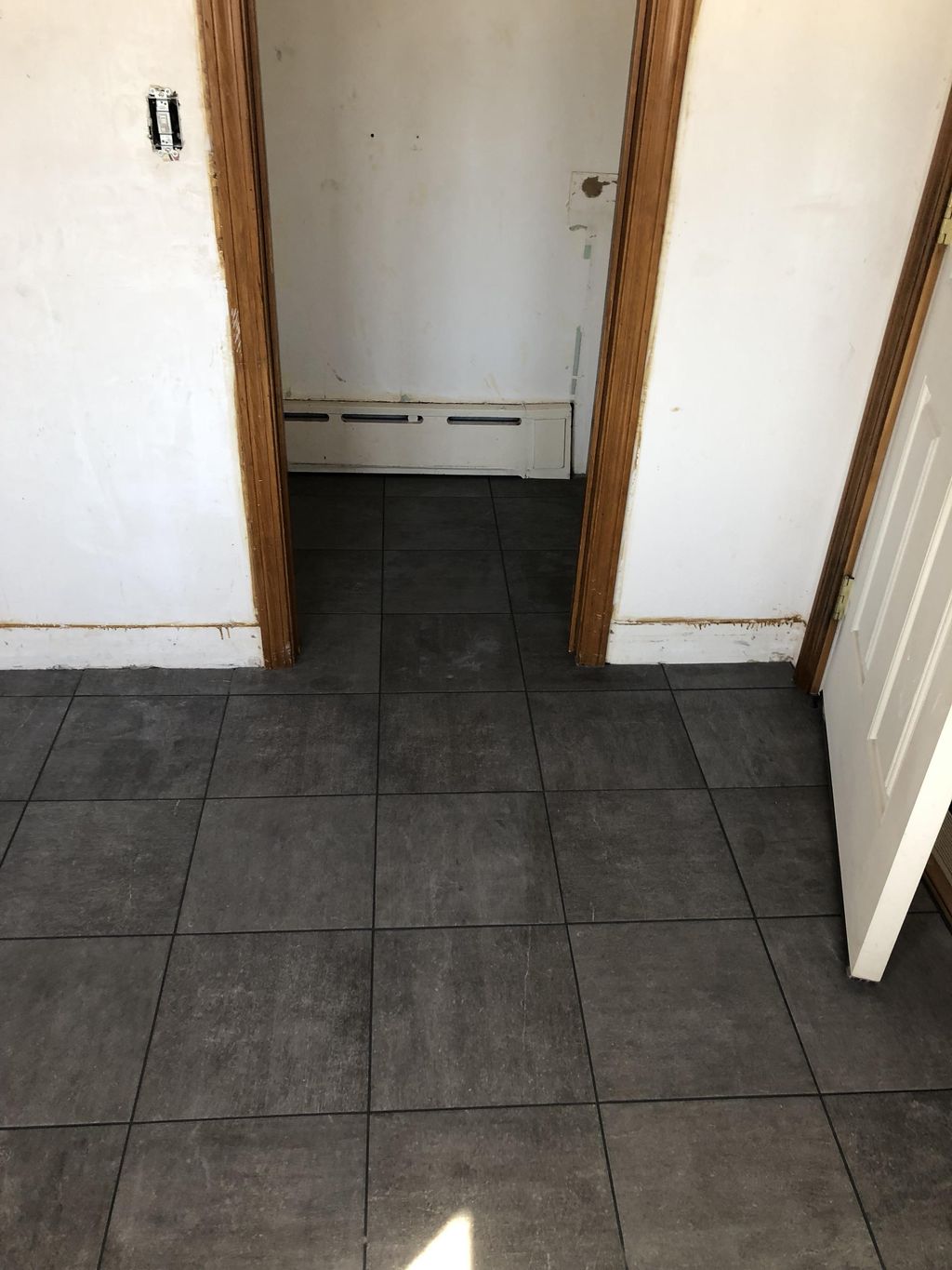 Porcelain floor tile