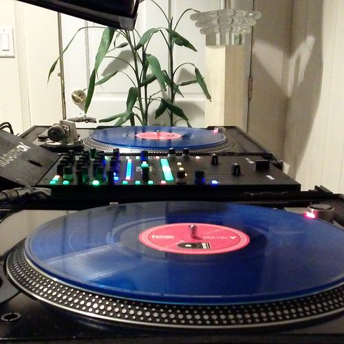 A look at my new mixer and clear blue serato recor