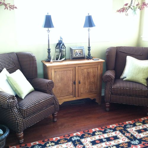 Small Entryway (Custom Upholstered Chairs, Accesso