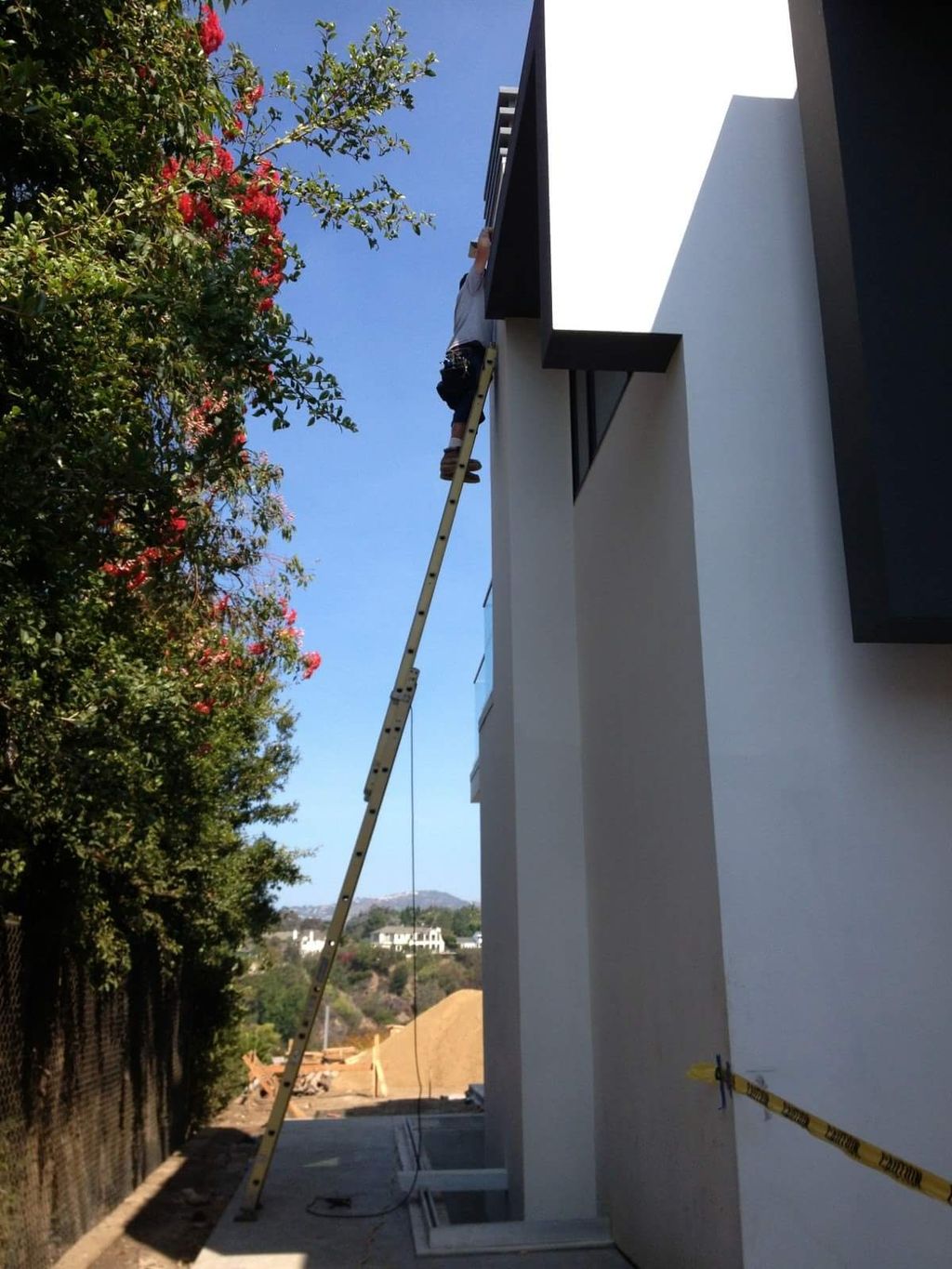 hanging halogen security lights in Santa Monica 
