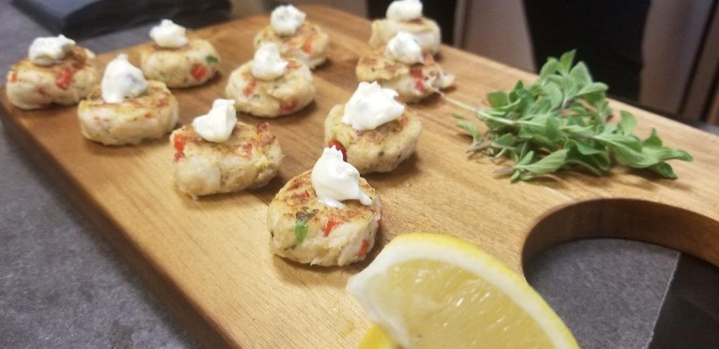 Crab cakes & tartar sauce