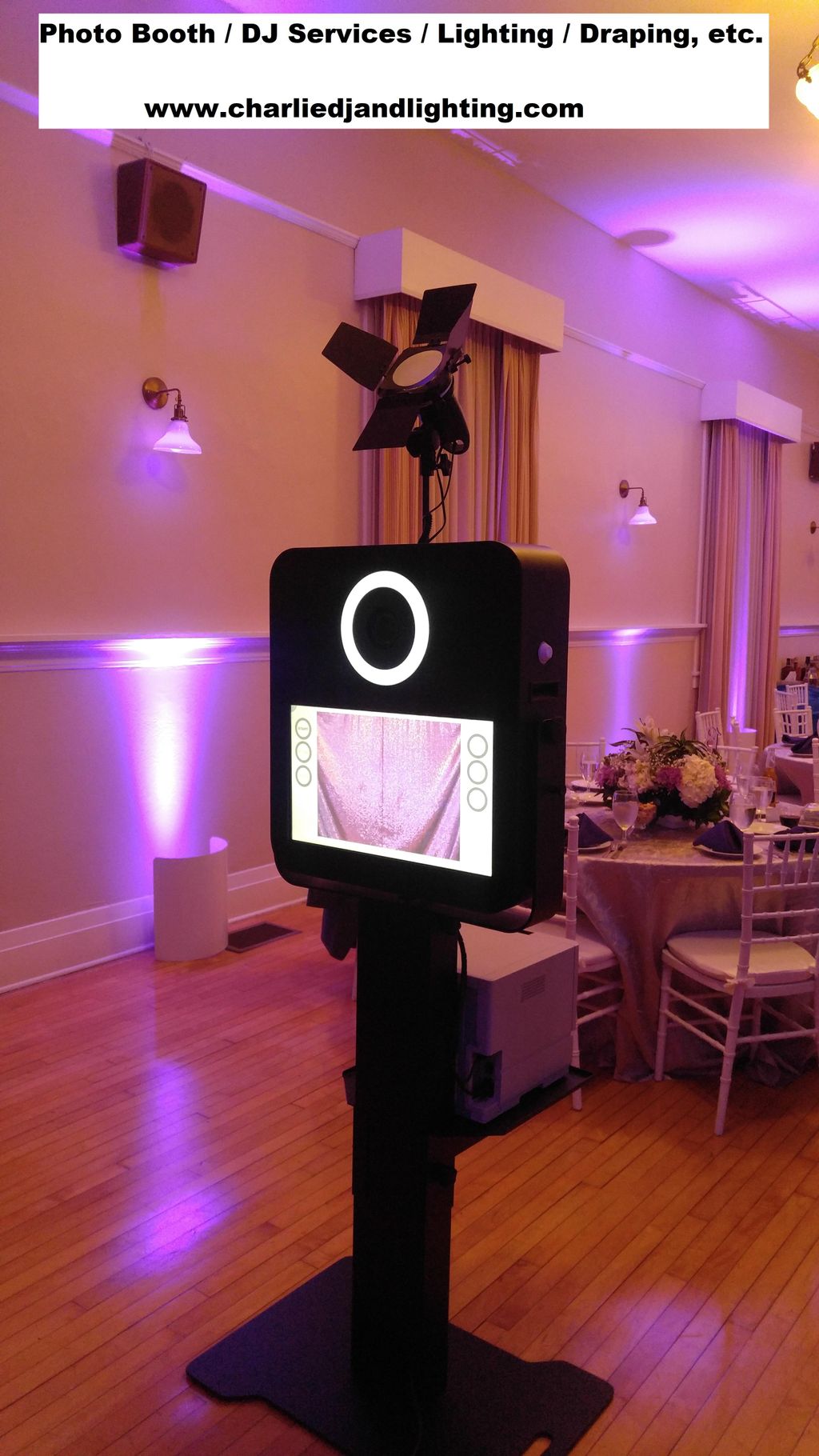 OUR PROFESSIONAL PHOTO BOOTH IN BLACK