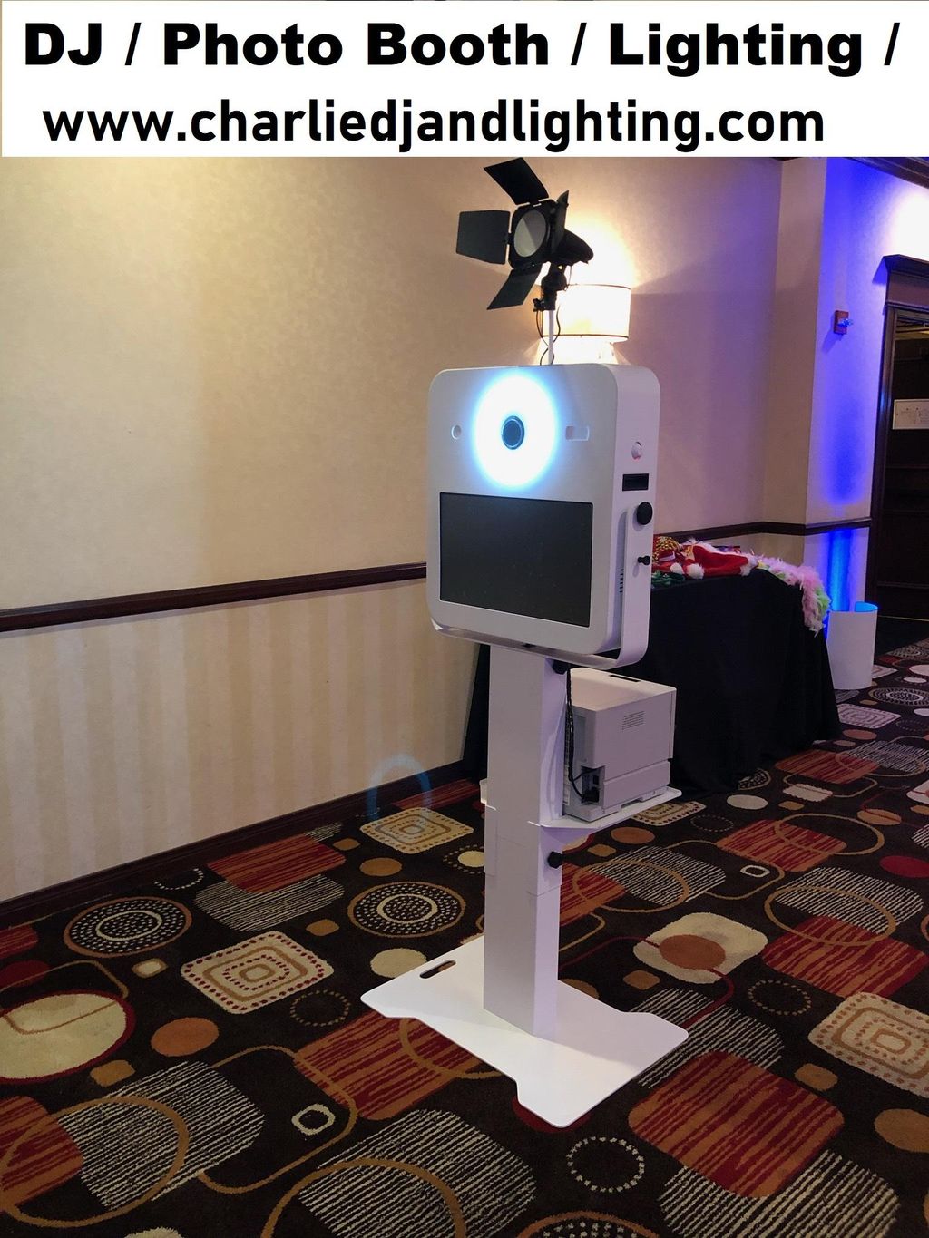 OUT PROFESSIONAL PHOTO BOOTH IN WHITE