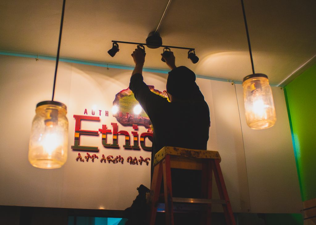 Indoor Business Banner Lighting