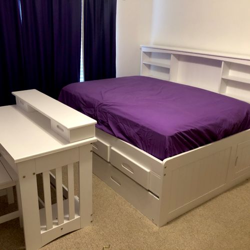 Discovery World Furniture trundle bed and desk
