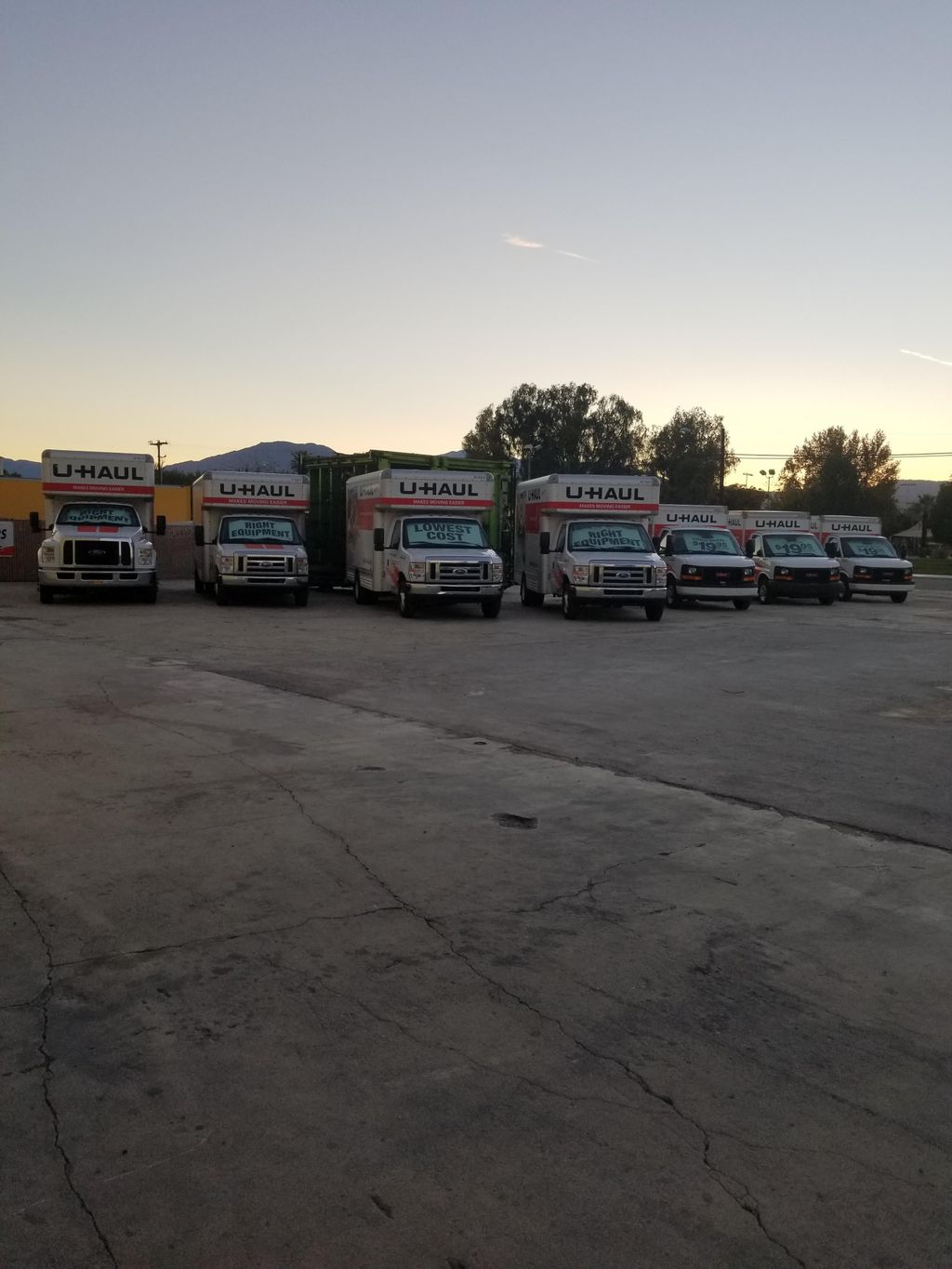 Uhaul Neighborhood Dealer 