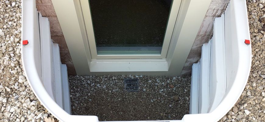 Notice drain in bottom