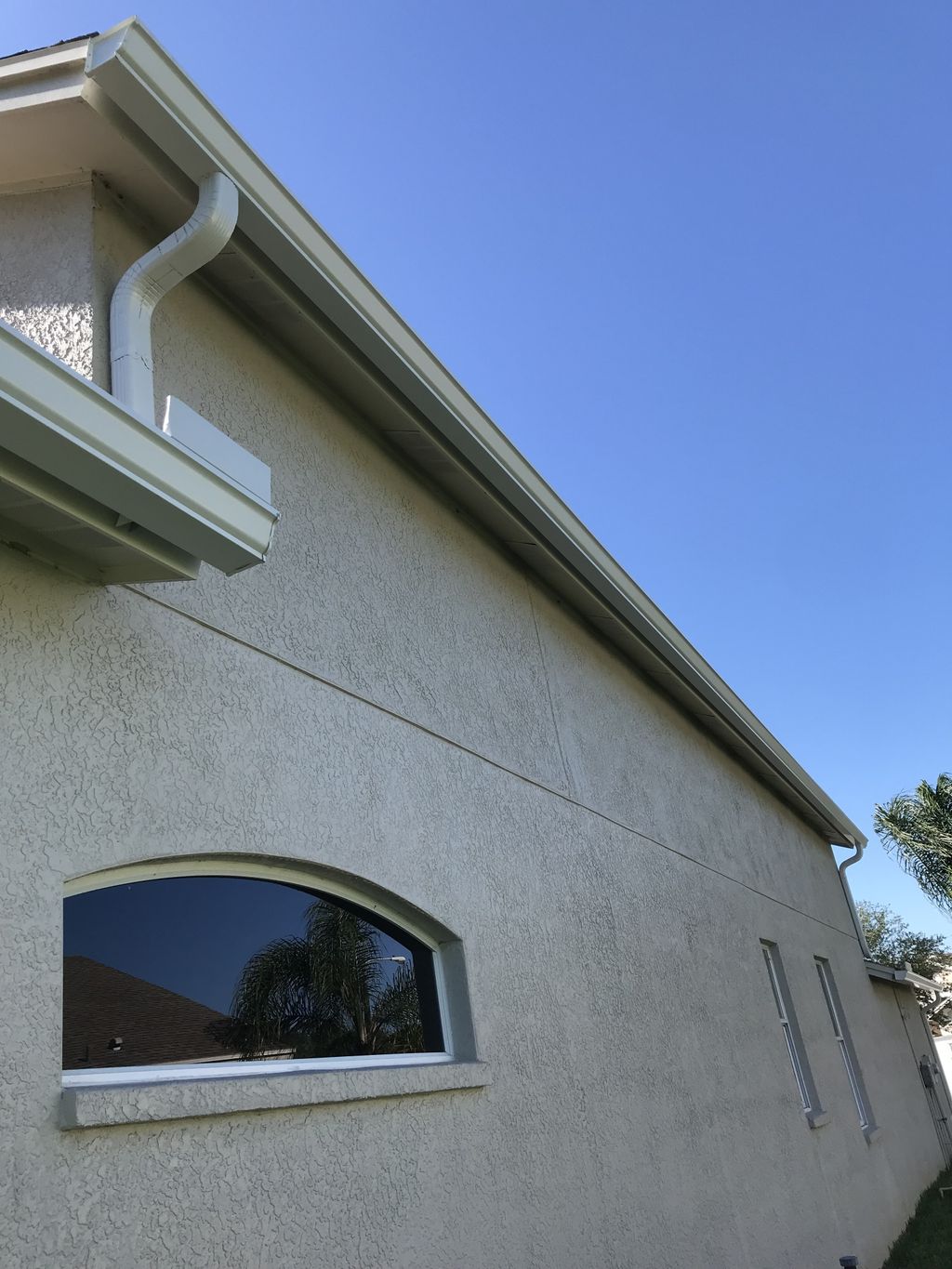 Seamless gutter installation