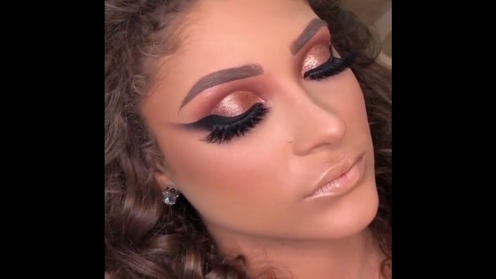 Stella Glitter On Eyes.