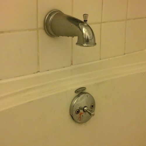 Tub & shower caulking (AFTER)